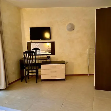 “sunny Hills” B2.8 Apartment